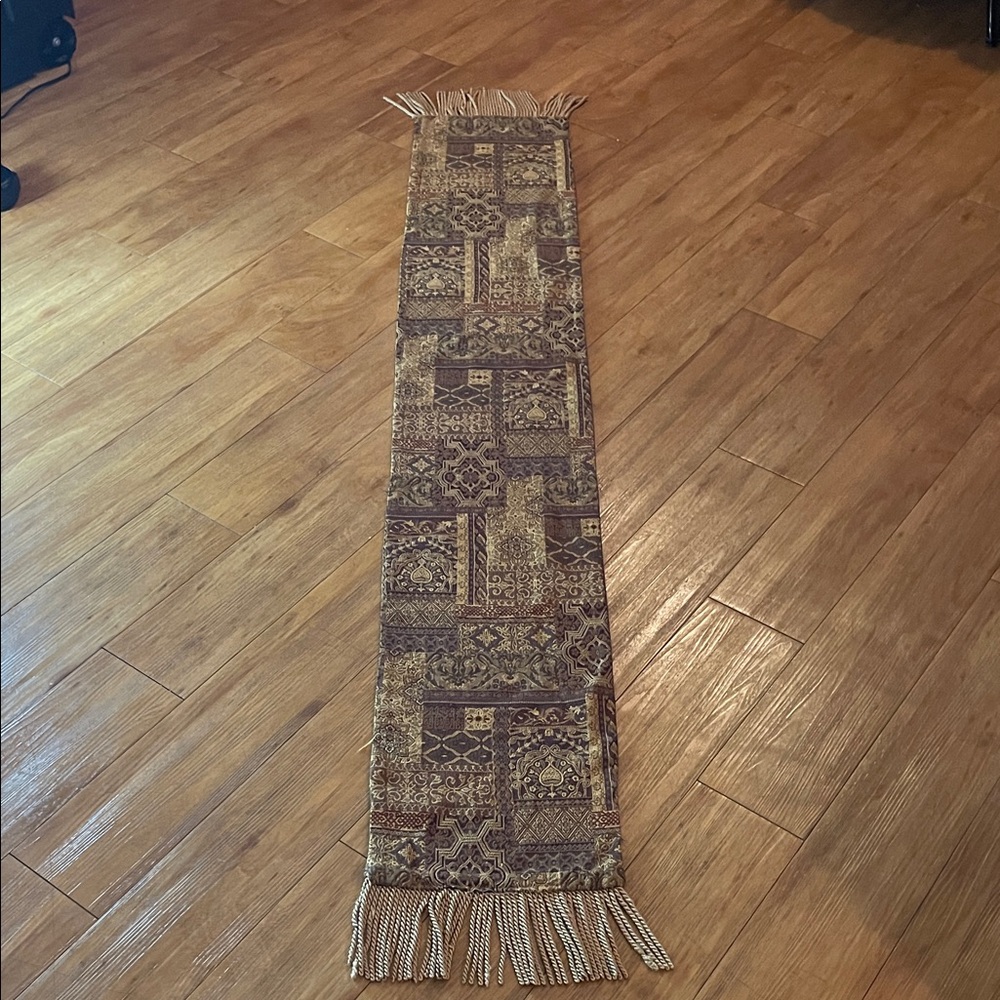 Source Unknown Brown and Gold Patterned Table Runner
